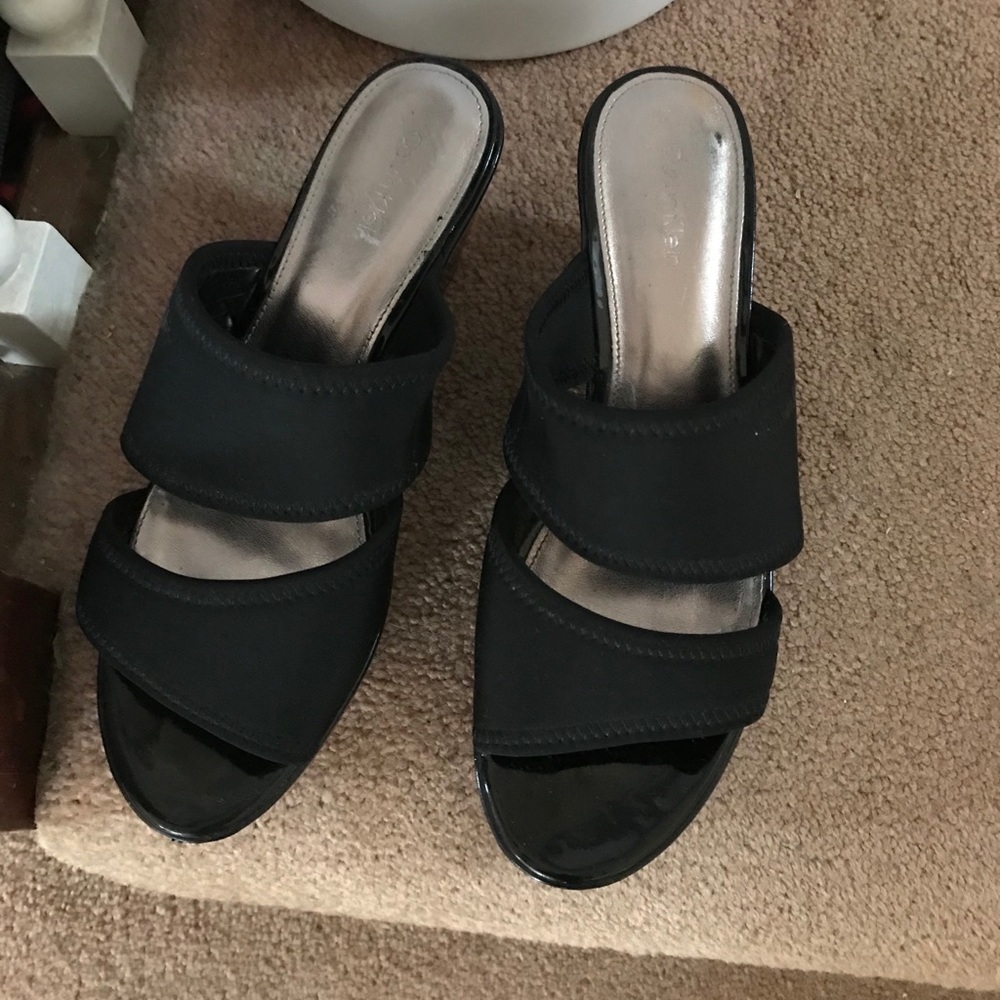 Black wedges